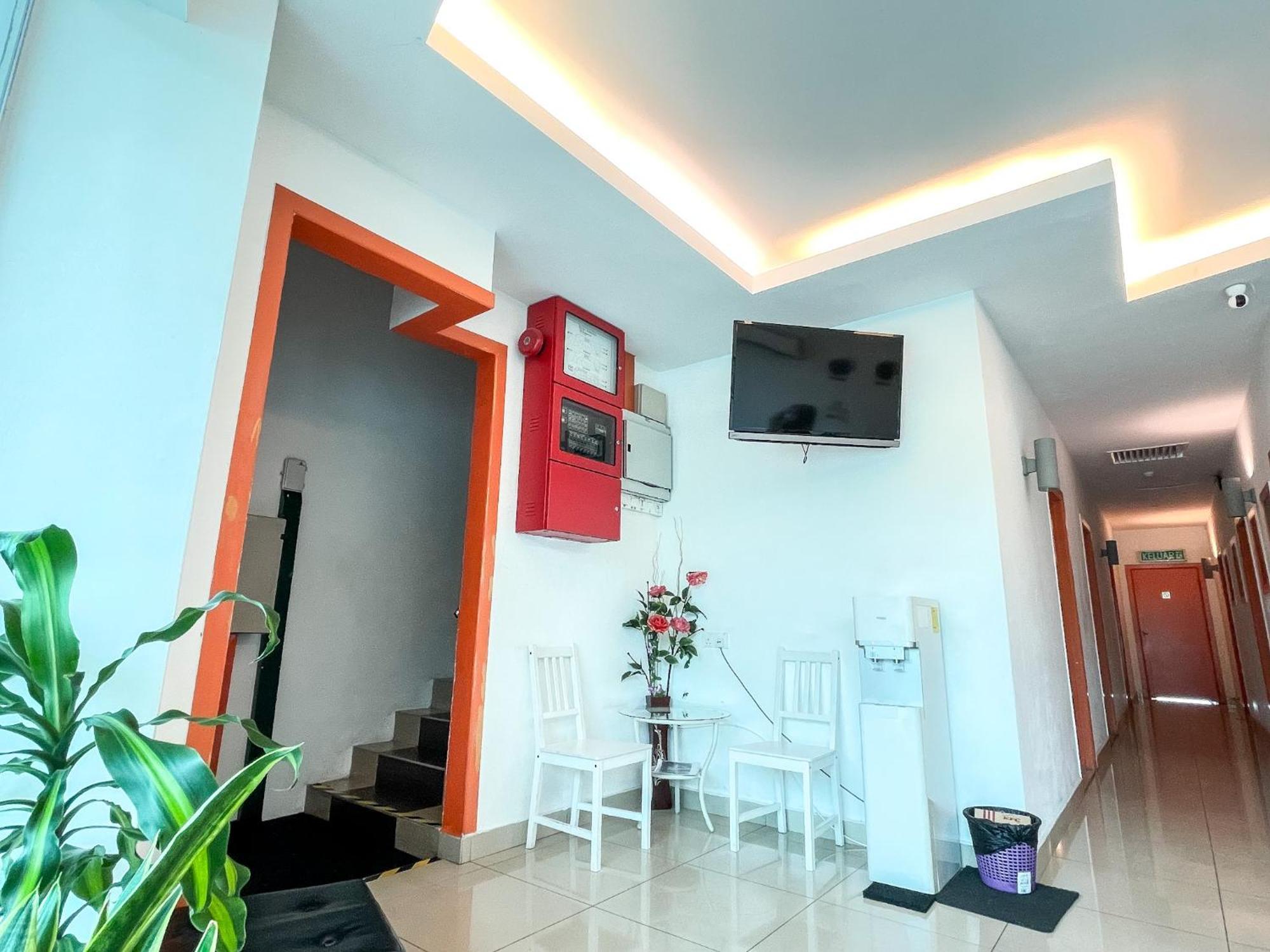 1 Hotel Mahkota Черас Екстериор снимка