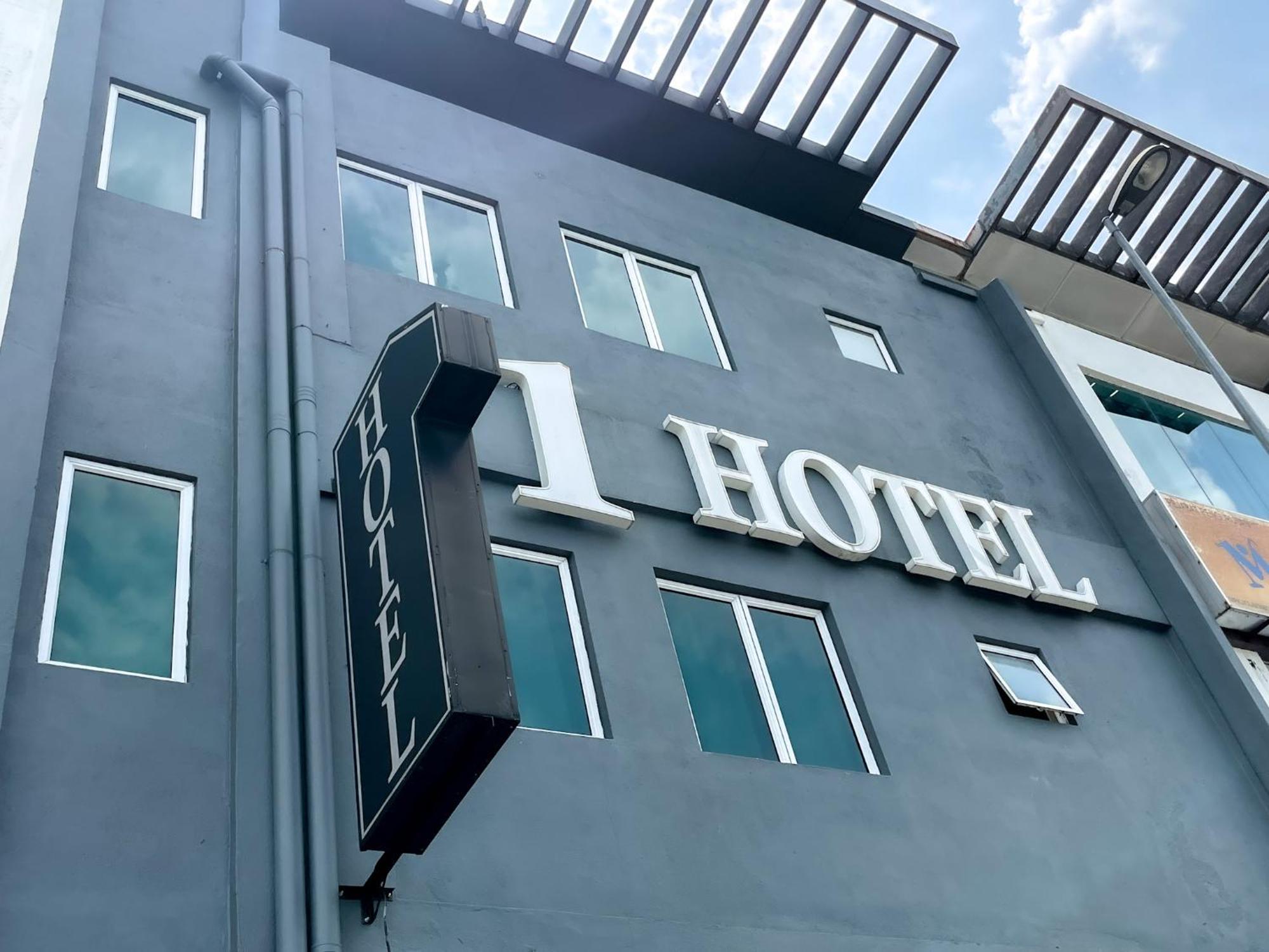1 Hotel Mahkota Черас Екстериор снимка