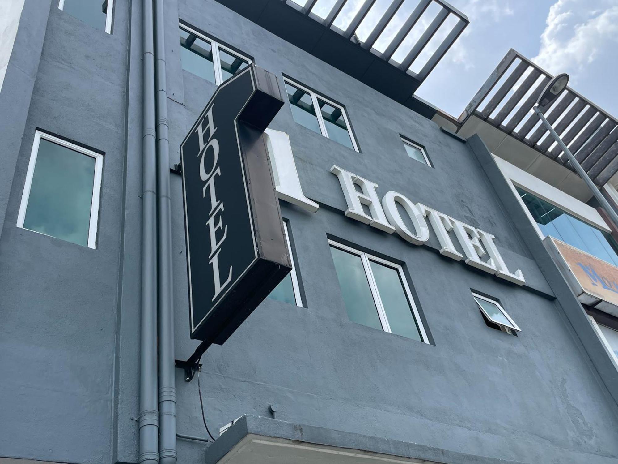 1 Hotel Mahkota Черас Екстериор снимка