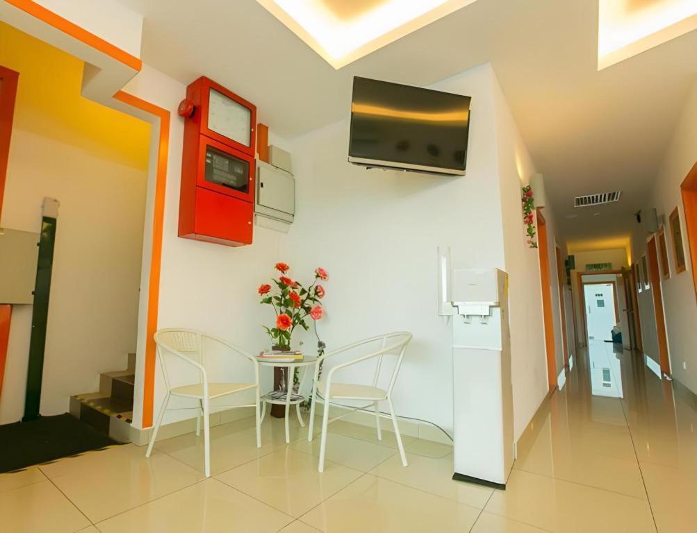 1 Hotel Mahkota Черас Екстериор снимка