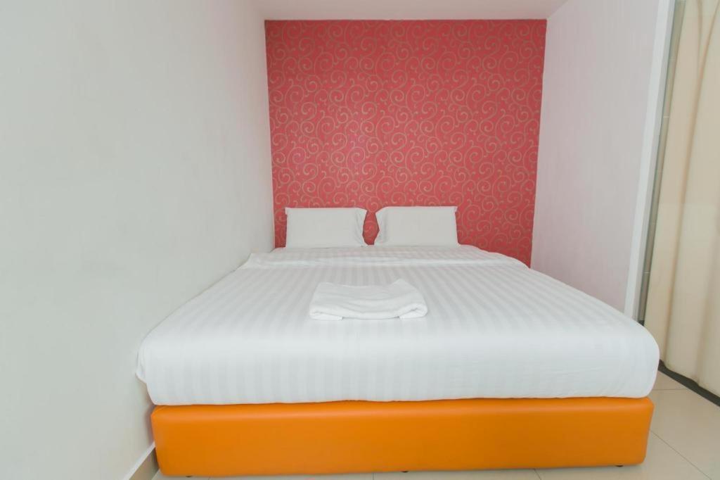 1 Hotel Mahkota Черас Екстериор снимка