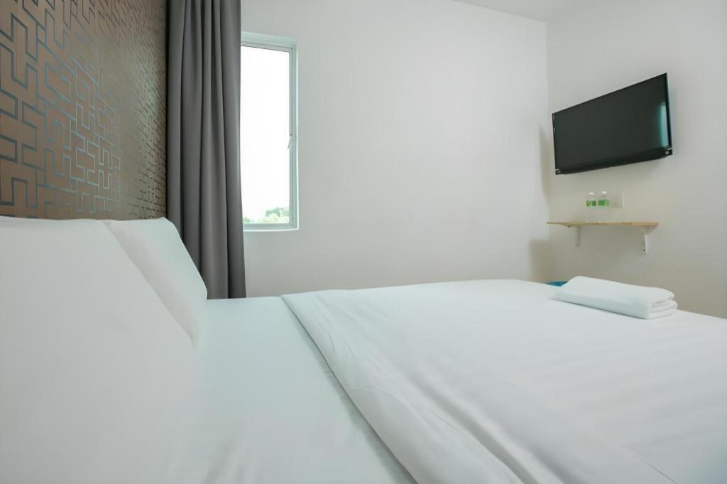 1 Hotel Mahkota Черас Екстериор снимка