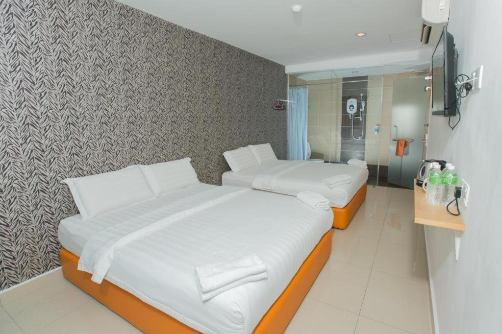 1 Hotel Mahkota Черас Екстериор снимка