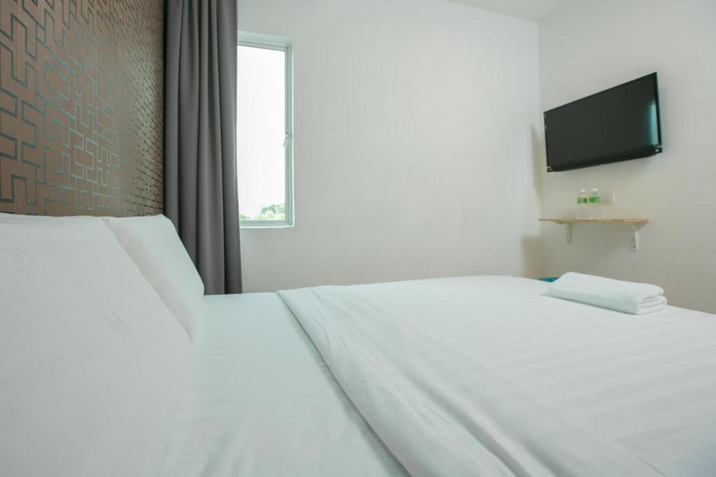 1 Hotel Mahkota Черас Екстериор снимка