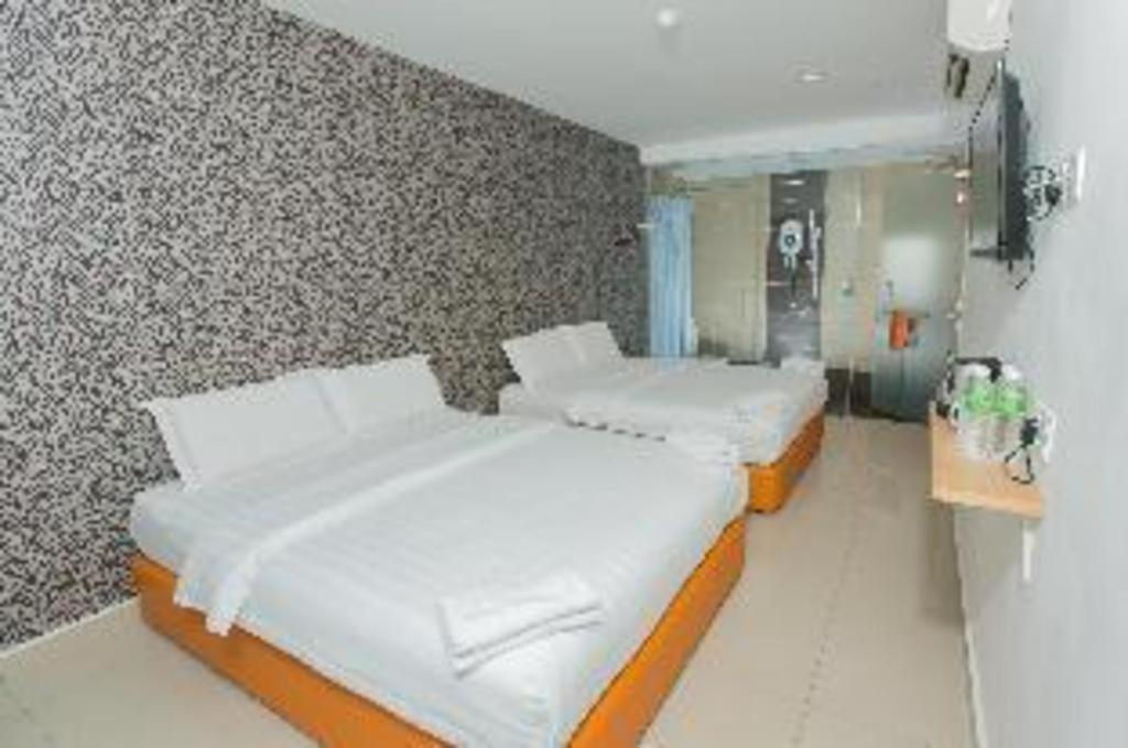 1 Hotel Mahkota Черас Екстериор снимка
