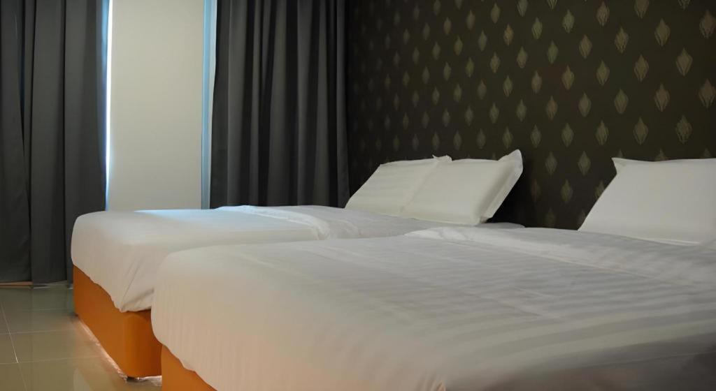 1 Hotel Mahkota Черас Екстериор снимка