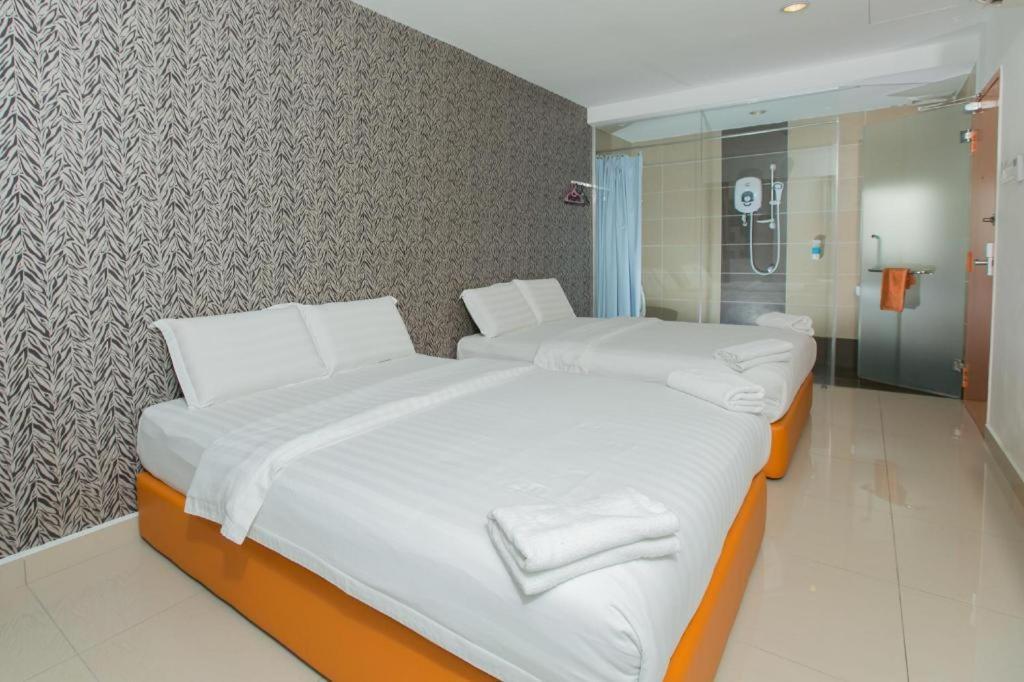 1 Hotel Mahkota Черас Екстериор снимка