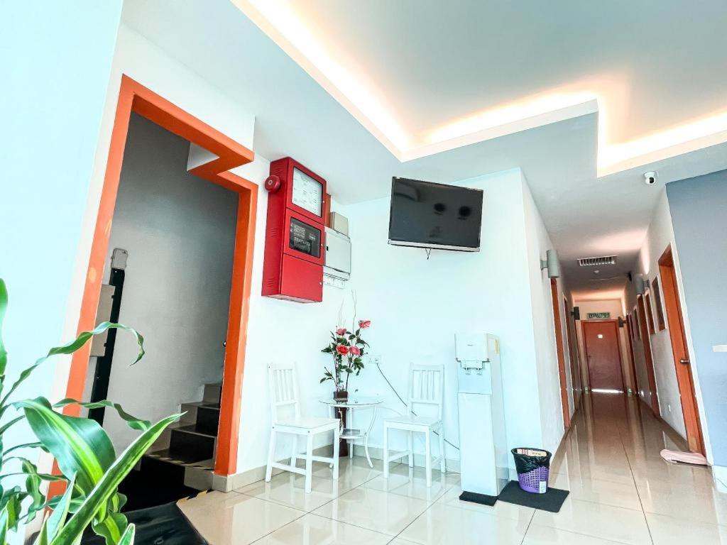 1 Hotel Mahkota Черас Екстериор снимка