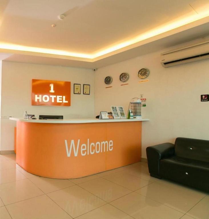 1 Hotel Mahkota Черас Екстериор снимка