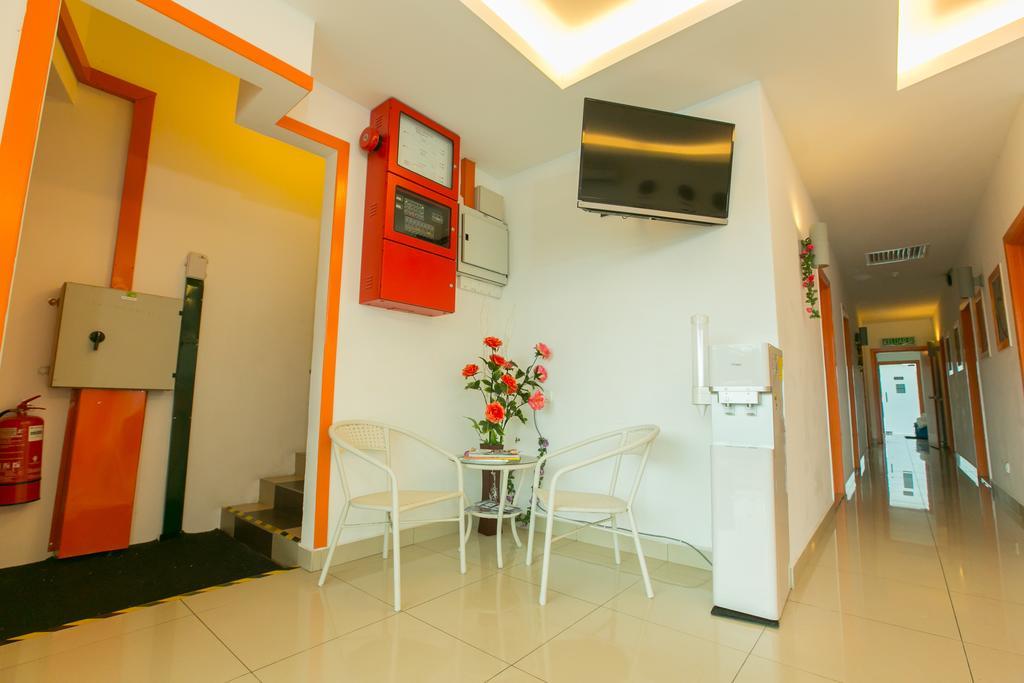 1 Hotel Mahkota Черас Екстериор снимка