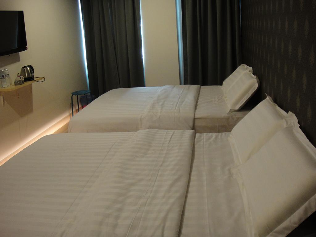 1 Hotel Mahkota Черас Екстериор снимка