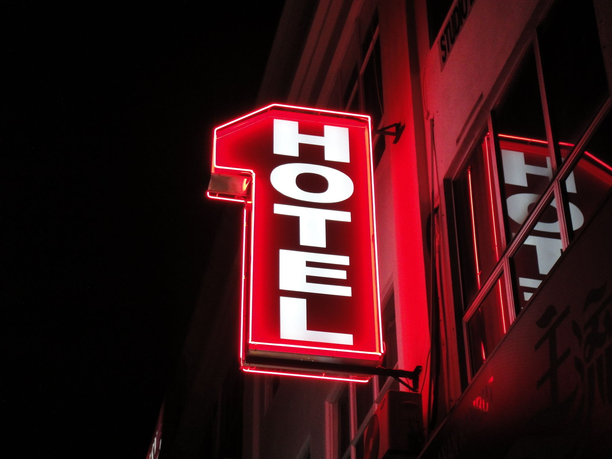 1 Hotel Mahkota Черас Екстериор снимка
